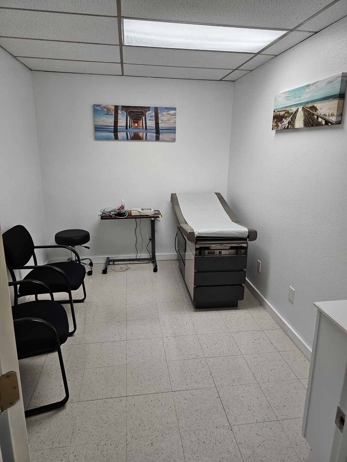 Sanare Medical Center exam room